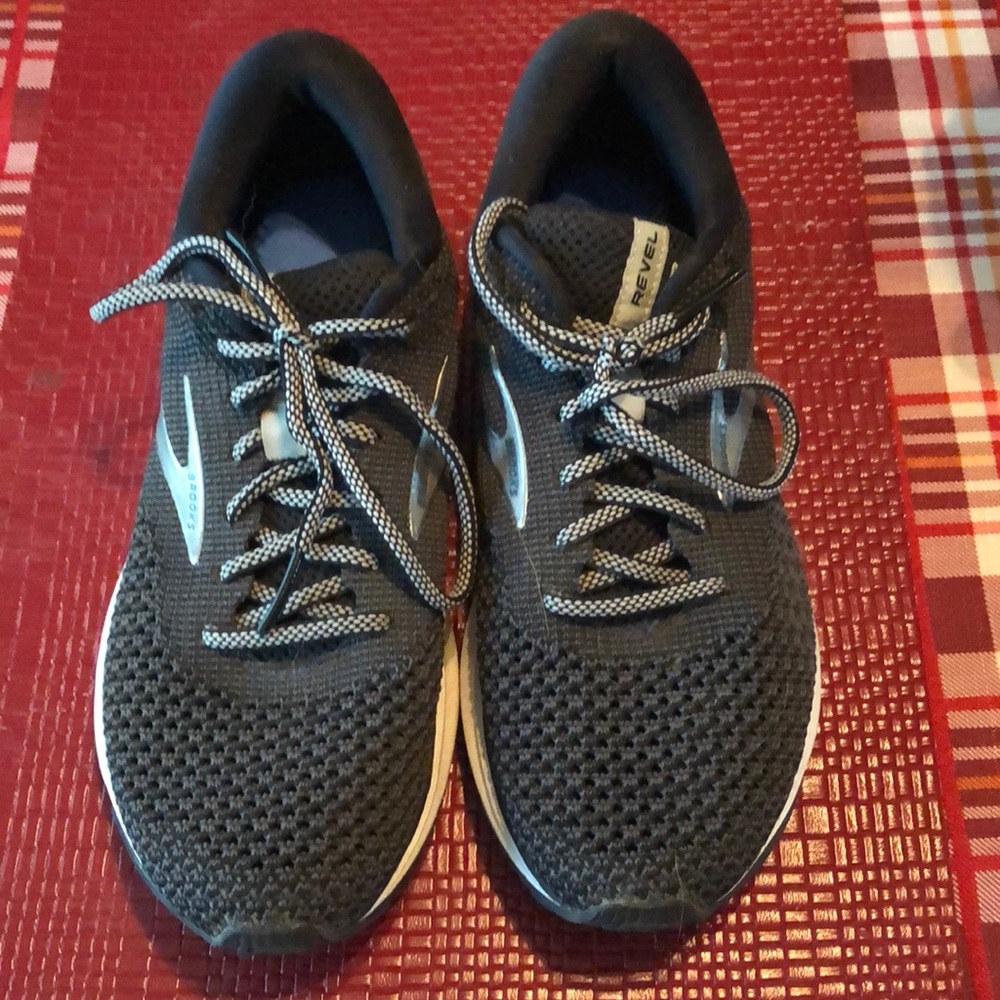 Brooks shoe REVEL